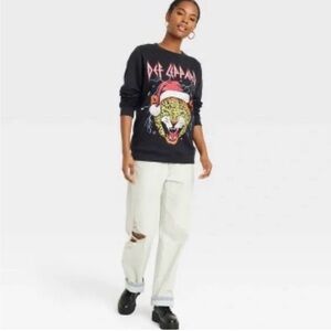 Def Leppard Women’s Holiday Santa Hat Graphic Sweatshirt Sweater Pullover Size L